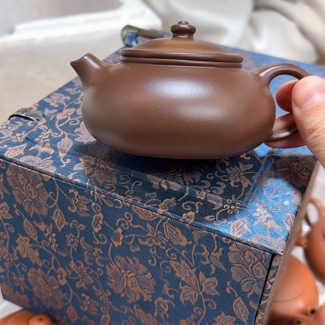 L***e茶壶紫砂六方寒江