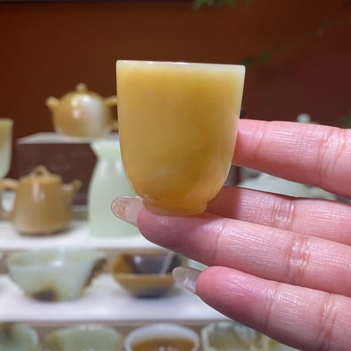 未镶嵌和田玉摆件且末金山黄糖玉杯