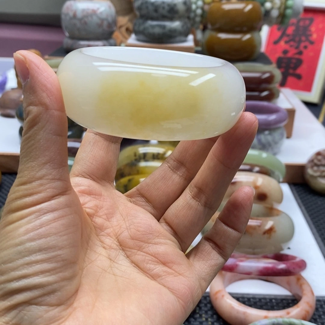 我***我石英岩玉手镯未镶嵌