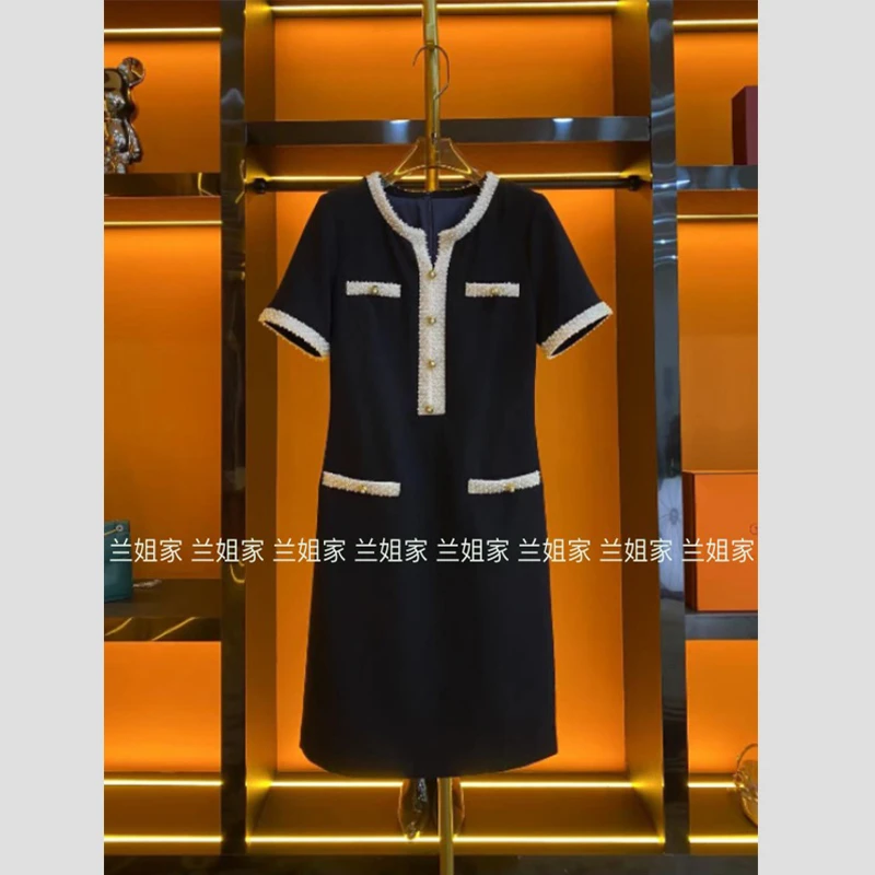 兰姐推荐 【形象独特】2024夏季短袖高端V领重工手工订珠A字连衣裙