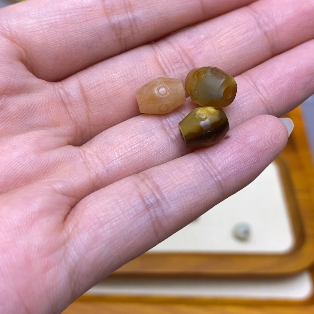芬***织未镶嵌蛇纹石玉配饰