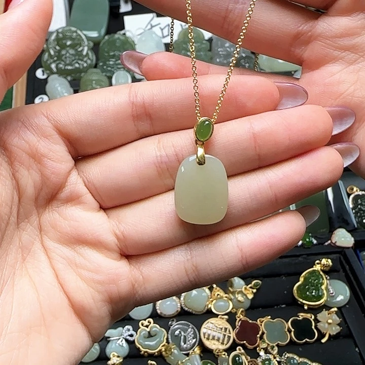 吊坠(赠链)银S925镶嵌和田玉