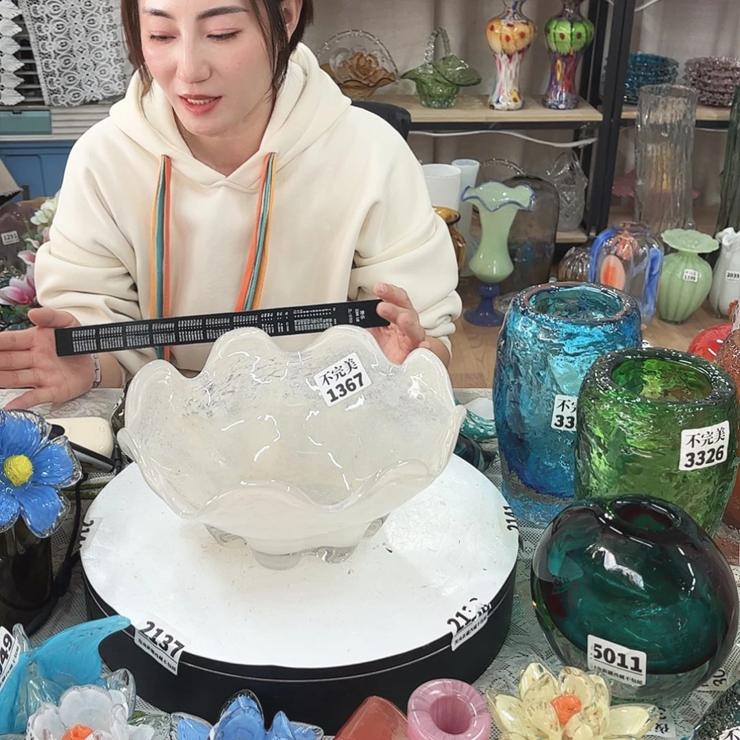 1367 家悦琉璃花器摆件不完美