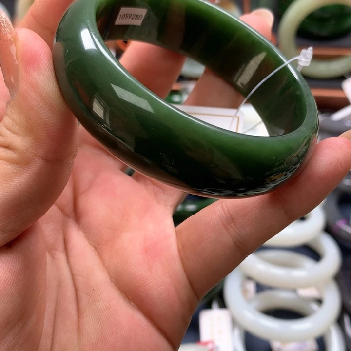 【闪购商品】未镶嵌手镯和田玉（碧玉）