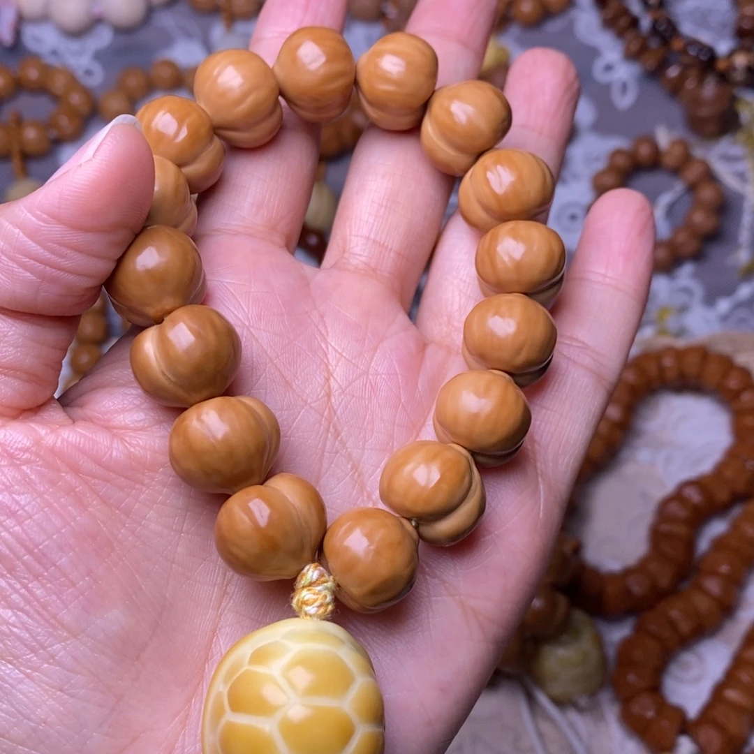 把件猴头核桃柯基屁桃龟甲