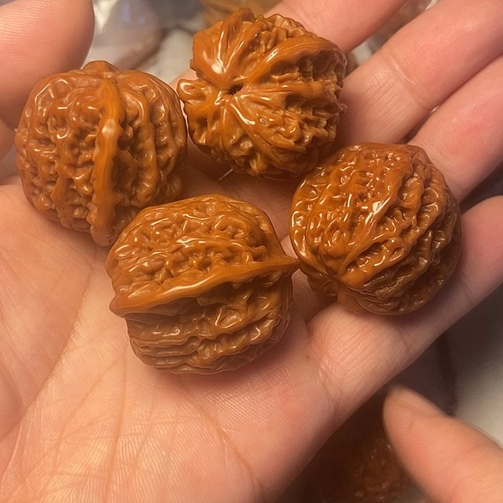 宜***羊文玩核桃吊坠灯笼