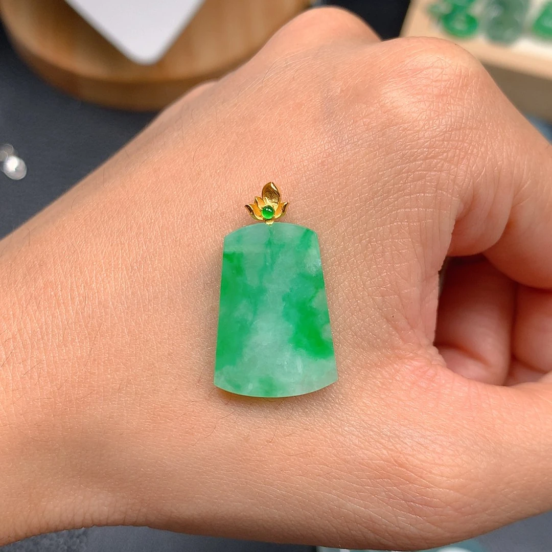 吊坠(赠链)18K金镶嵌翡翠