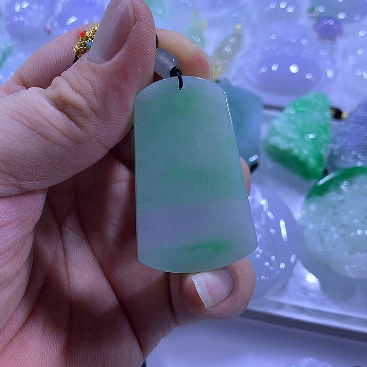 颈饰未镶嵌翡翠天然翡翠A货吊坠