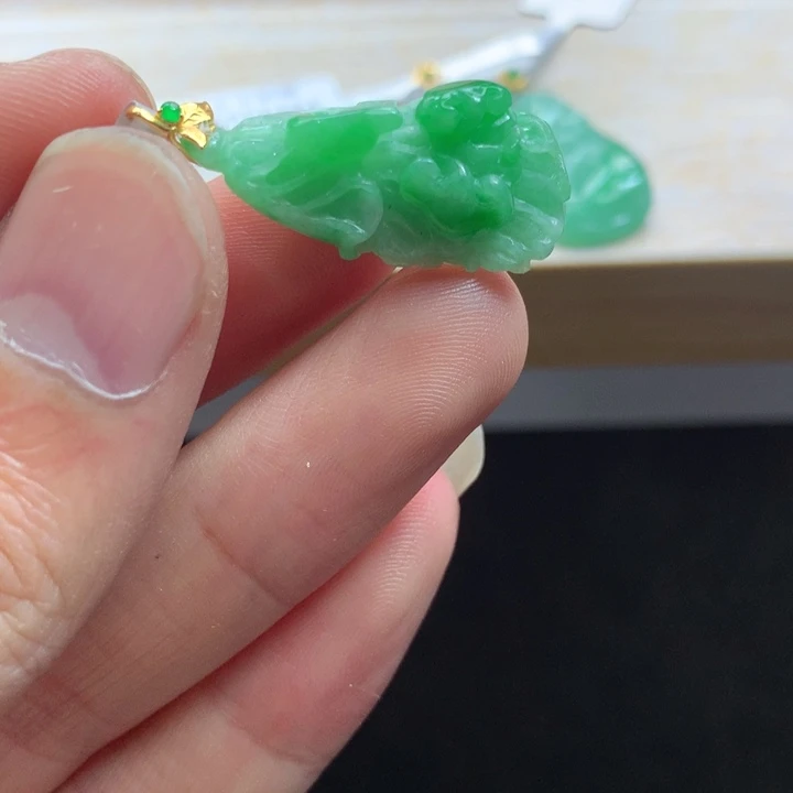 翡翠未镶嵌颈饰吊坠