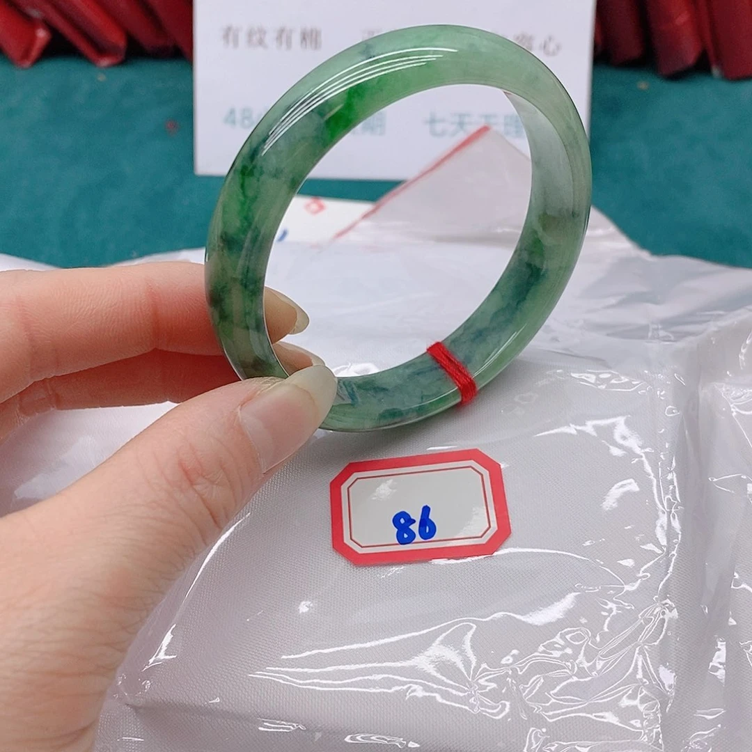 翡翠手镯未镶嵌一**8666666