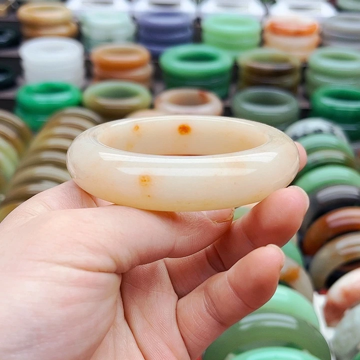 未镶嵌手镯（圆镯）石英质玉