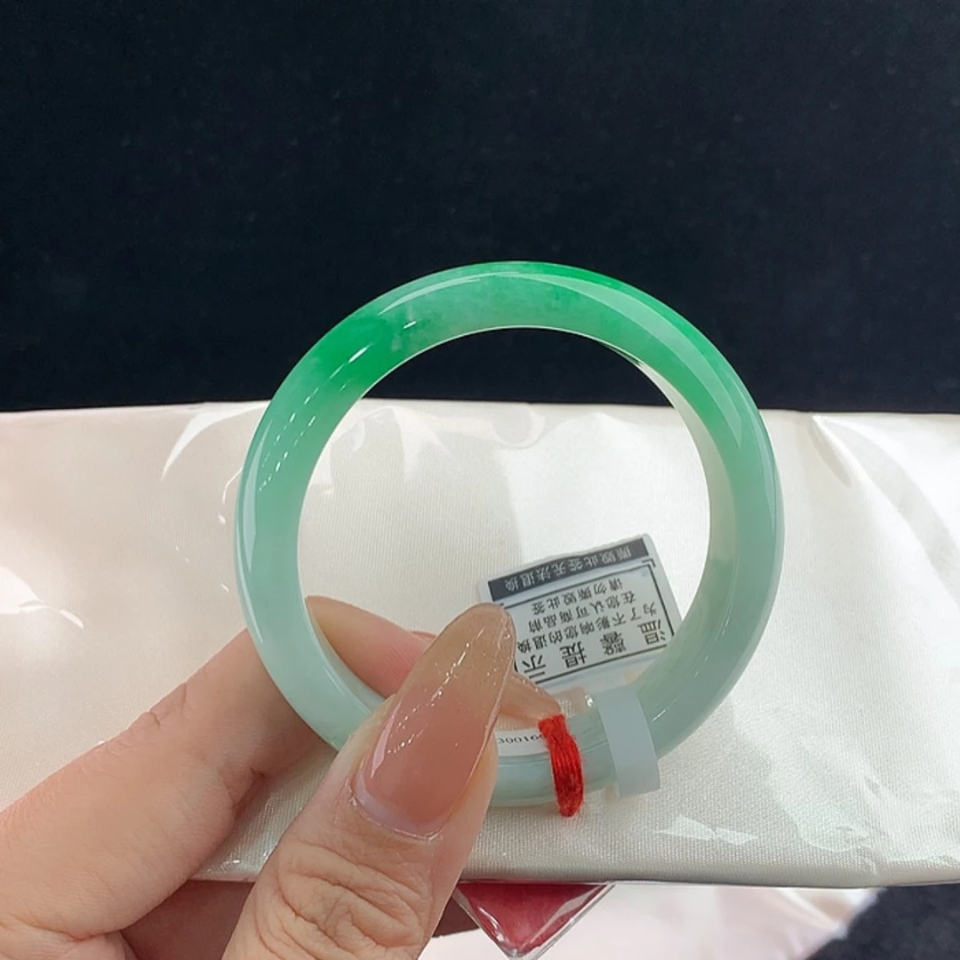 【闪购商品】未镶嵌手镯翡翠正52