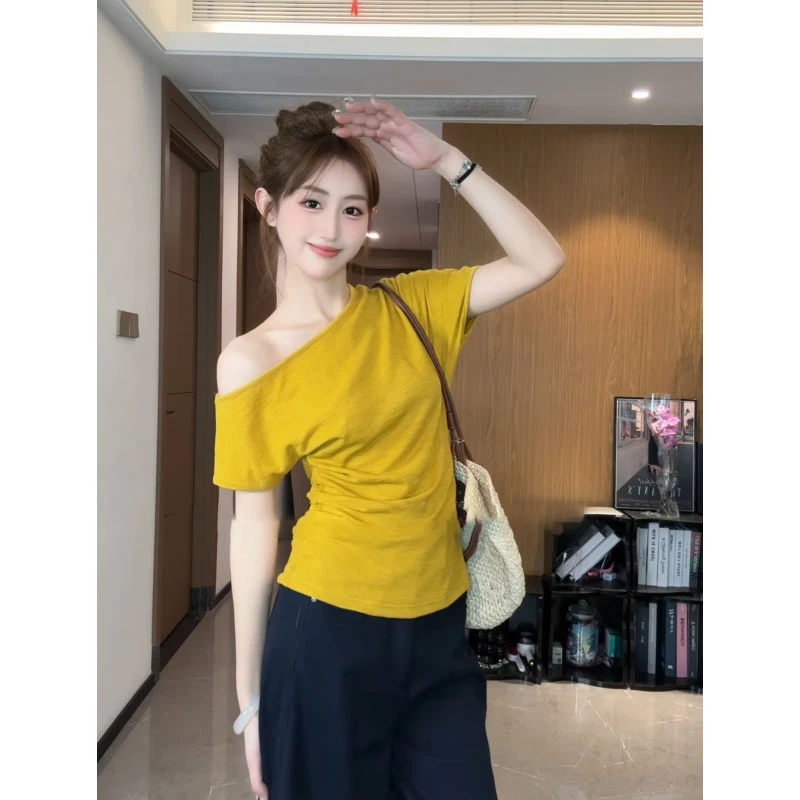 法式不规则斜肩黄色短袖T恤女夏季新款修身显瘦露肩收腰辣妹上衣