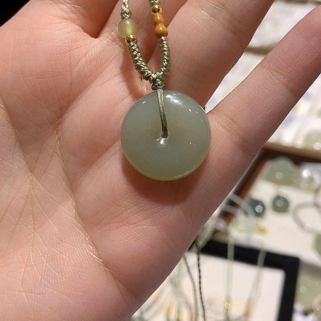 颈饰未镶嵌和田玉啊*