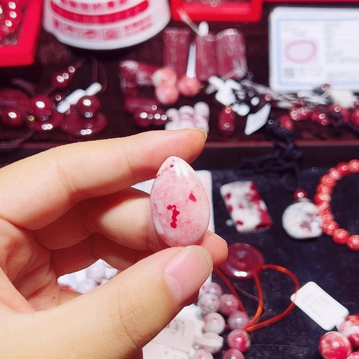 天然辰砂纯天然朱砂原石吊坠