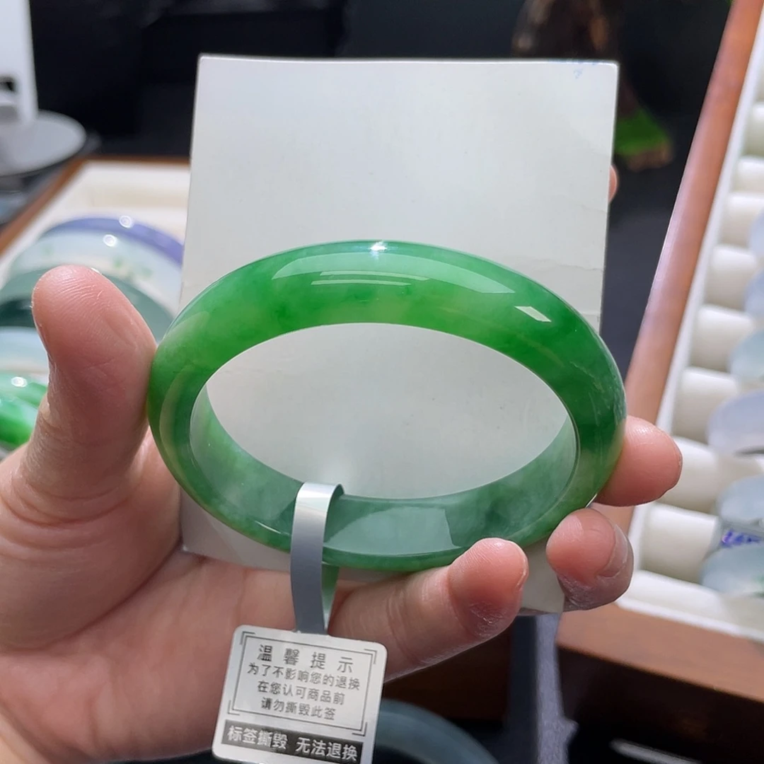 翡翠未镶嵌手镯53.4贵妃辣阳绿