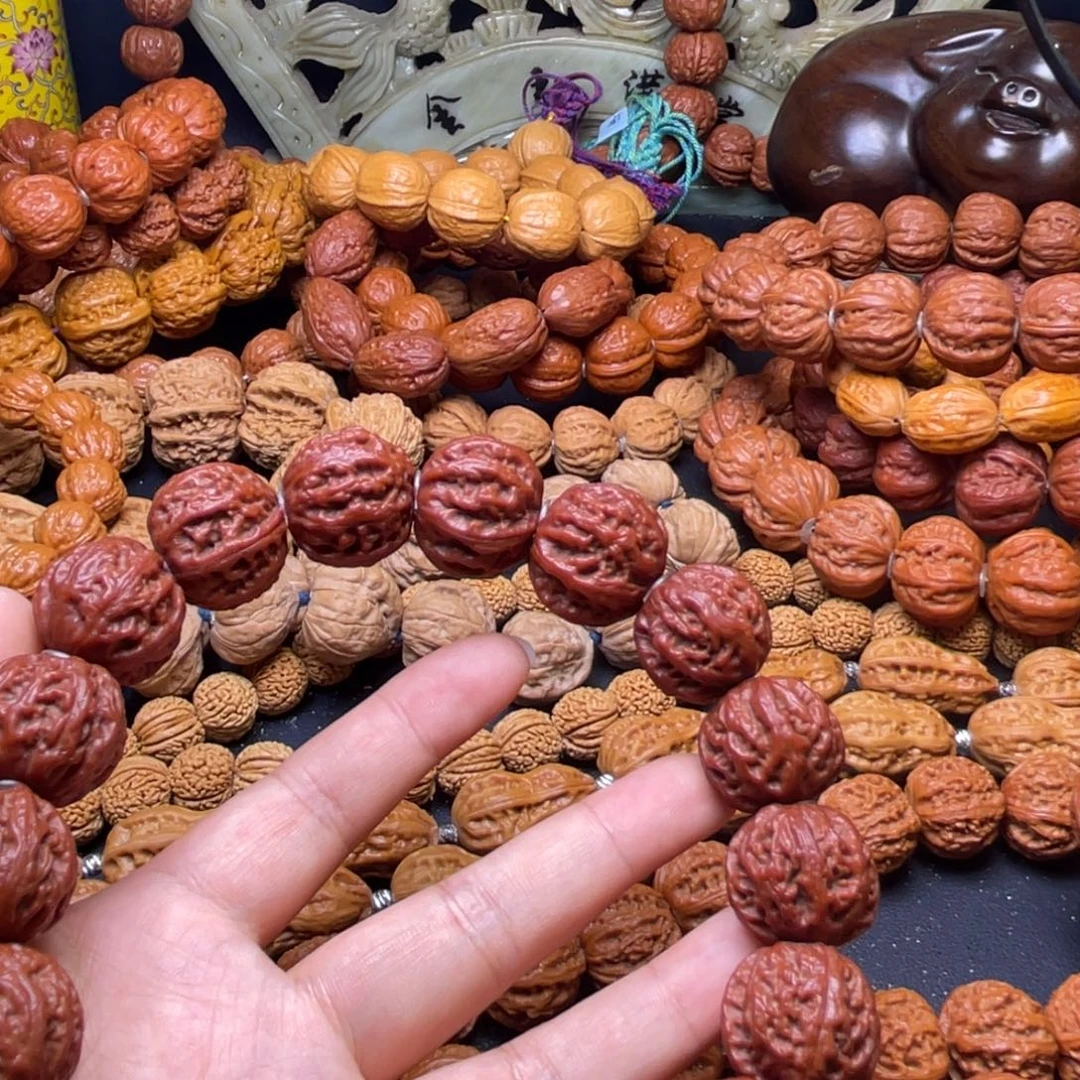 山***旧文玩核桃吊坠珊瑚纹