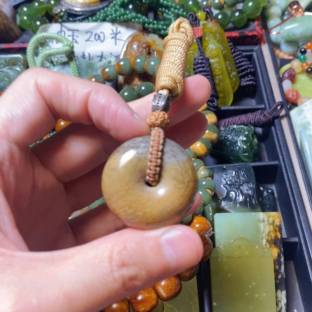 岫岩老玉（透闪石质玉）未镶嵌颈饰