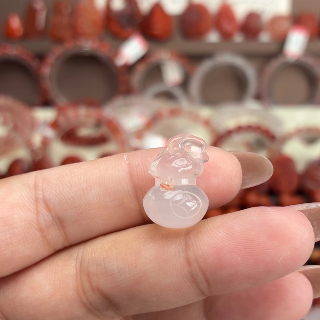 南红玛瑙未镶嵌颈饰葫芦