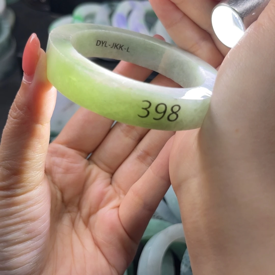 定制翡翠未镶嵌翡翠手镯