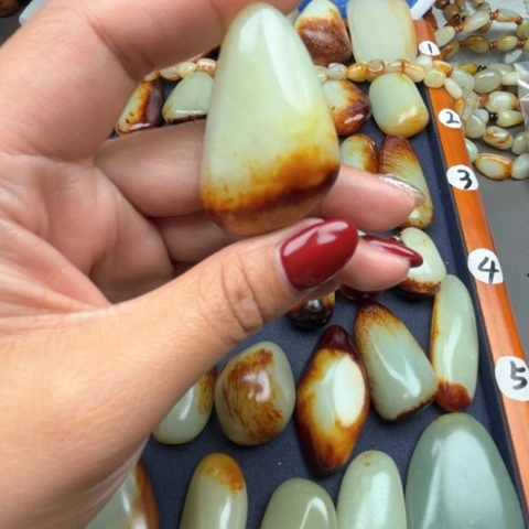 和田玉颈饰未镶嵌玫**生