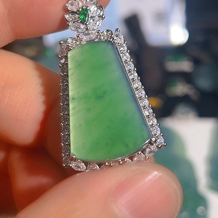 翡翠颈饰未镶嵌4444，