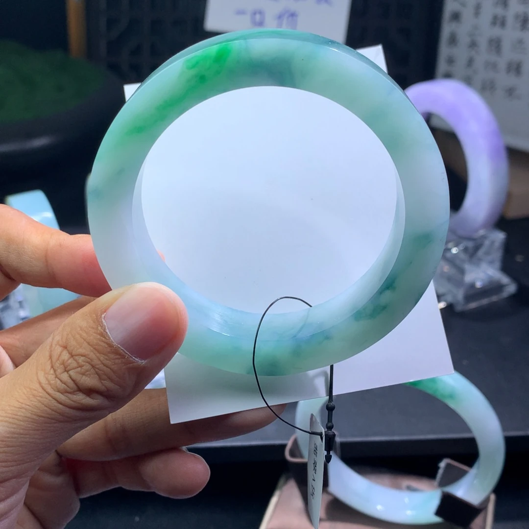 未镶嵌翡翠手镯定制翡翠