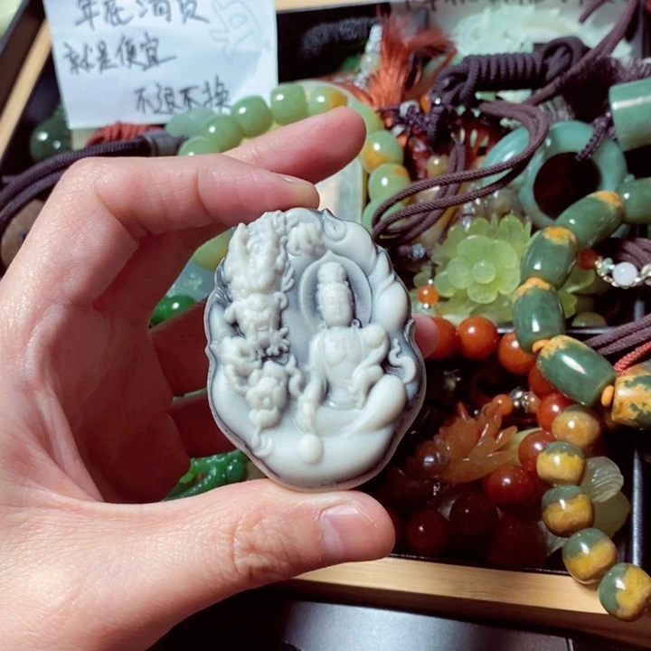 蛇纹石玉颈饰未镶嵌