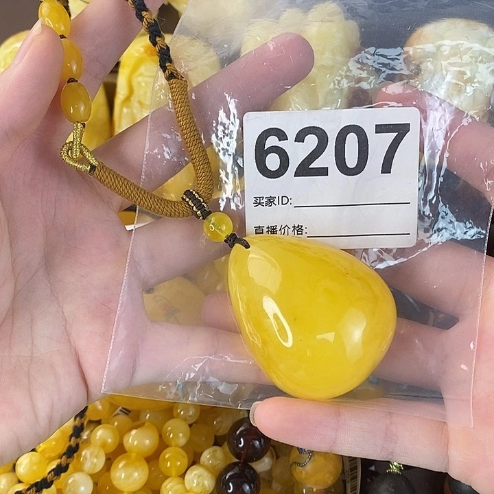 蜜蜡未镶嵌珠宝奇石