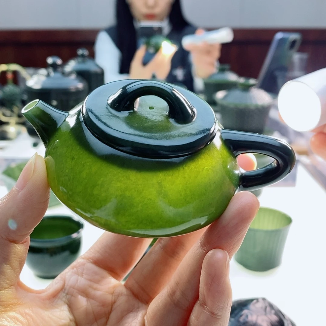 未镶嵌和田玉摆件微瑕