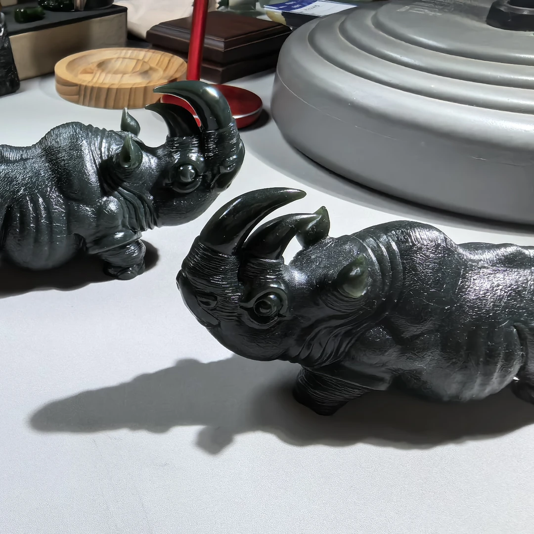 和田玉犀牛一对手工雕刻摆件