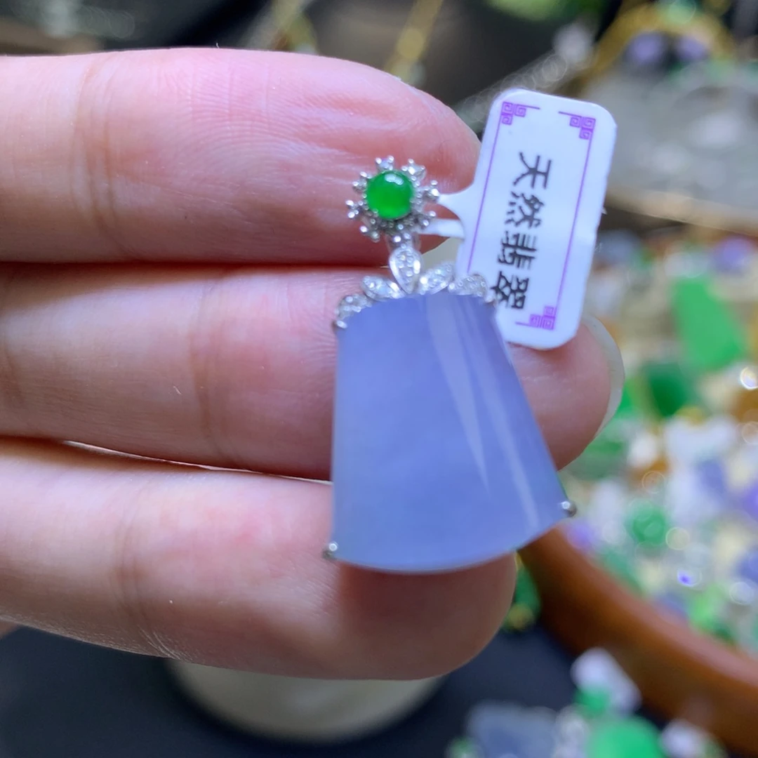 颈饰18K金镶嵌翡翠