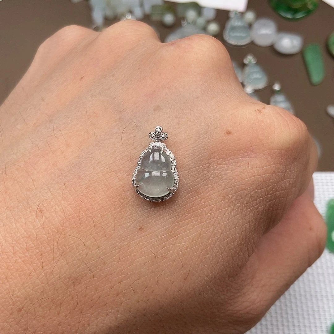 翡翠18K金镶嵌吊坠(不含链)葫芦