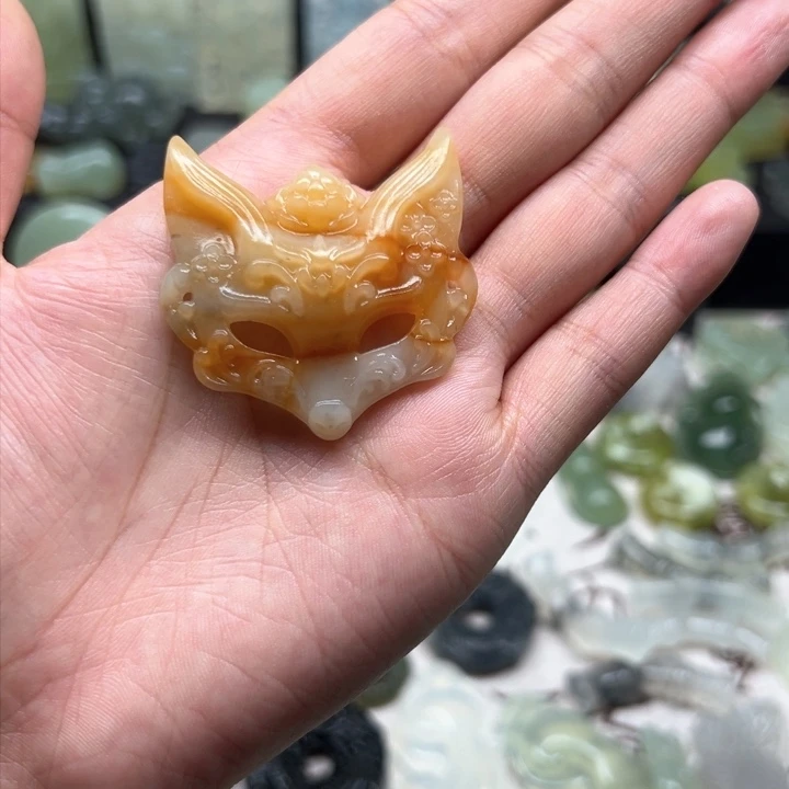 蛇纹石玉颈饰未镶嵌金*