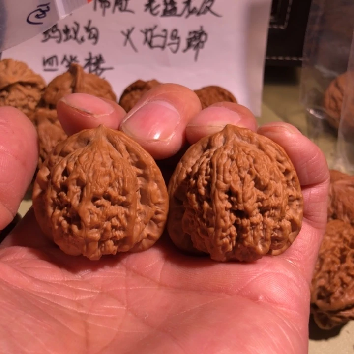 文玩核桃把件可*蚂蚁