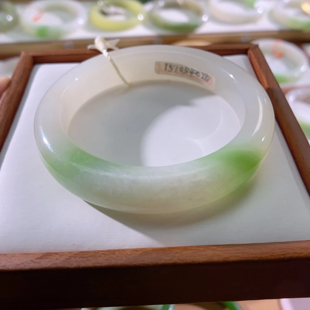 【闪购商品】未镶嵌手镯和田玉（翠青玉）