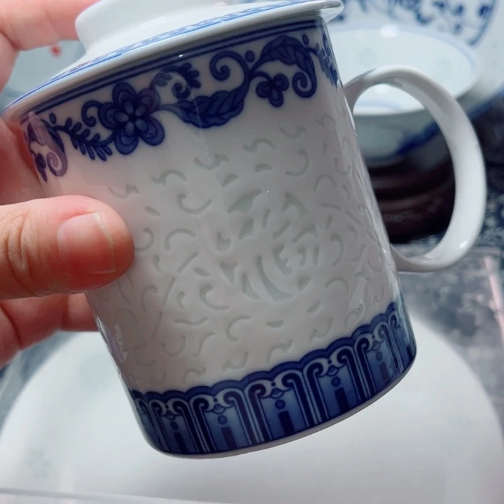 青花玲珑满雕办公杯