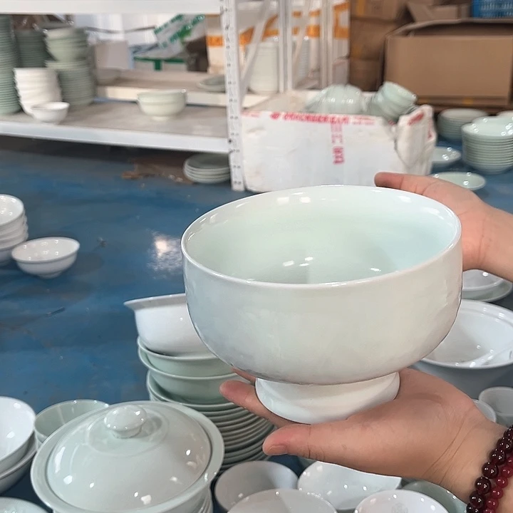 瓷片六寸青瓷高脚钵钵碗一个，微瑕包邮