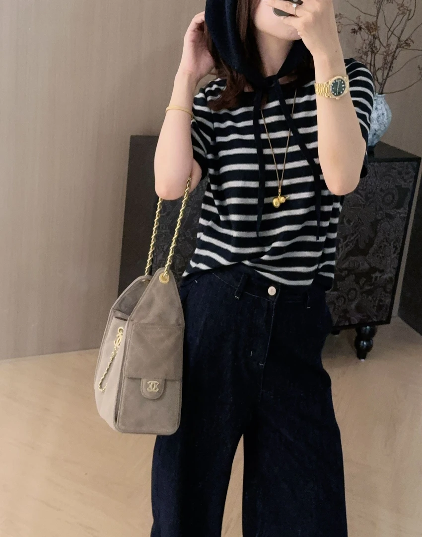 仓美美女装-条纹单披肩帽设计T恤