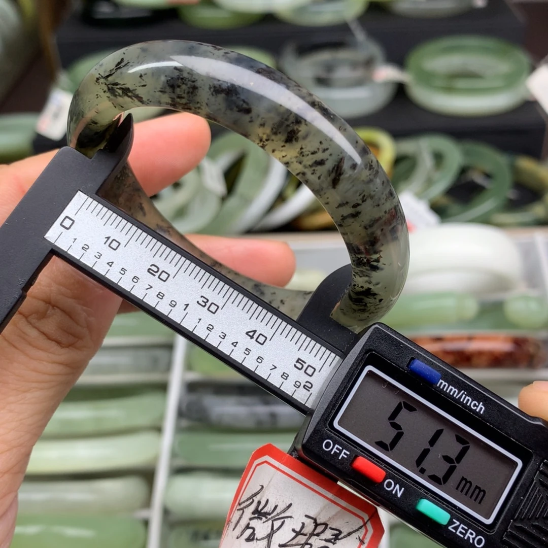 蛇纹石玉未镶嵌手镯682