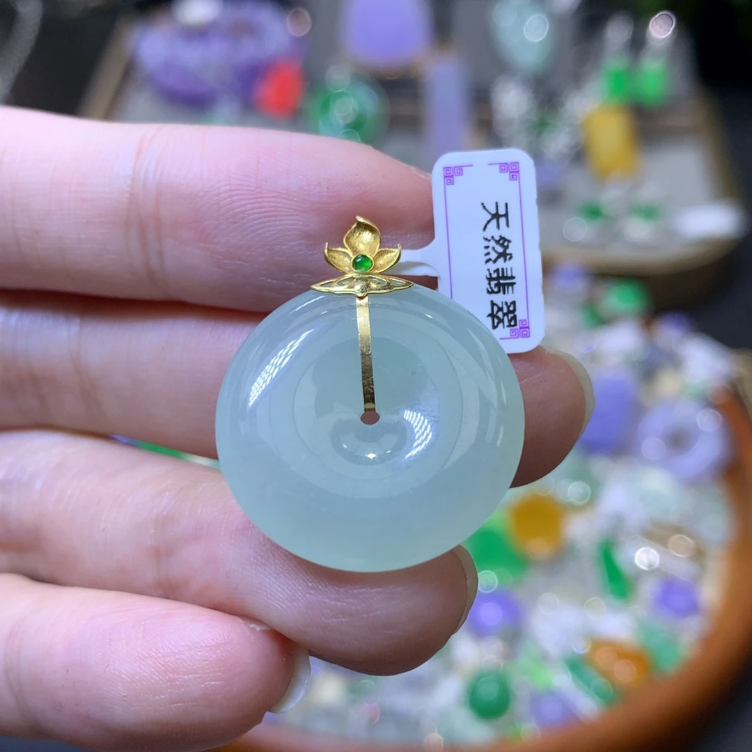 颈饰18K金镶嵌翡翠