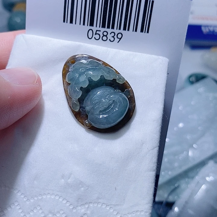 翡翠未镶嵌颈饰天光墟翡翠市场现金代购