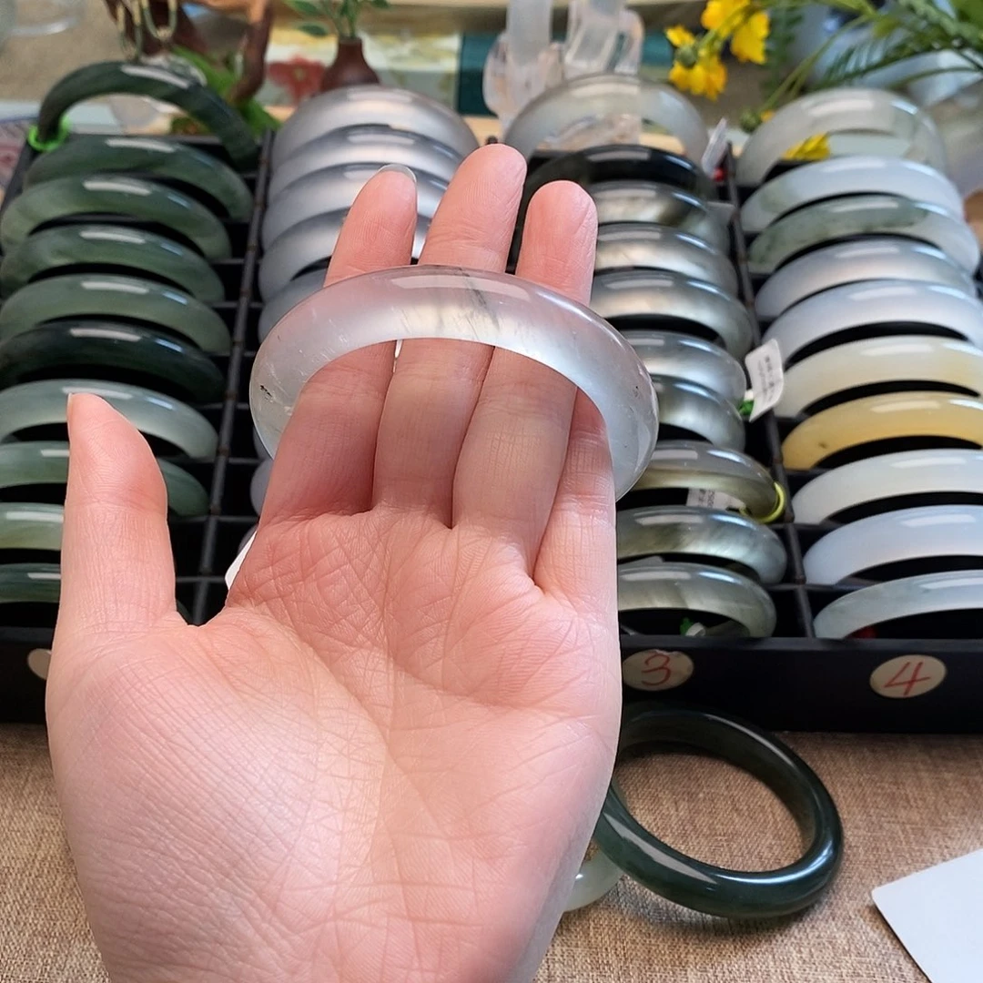 未镶嵌手镯石英质玉