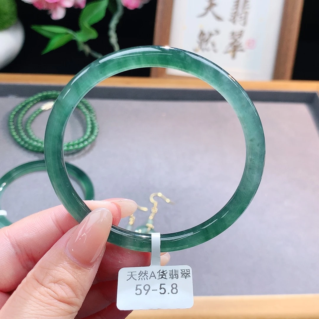 未镶嵌手镯（圆镯）翡翠