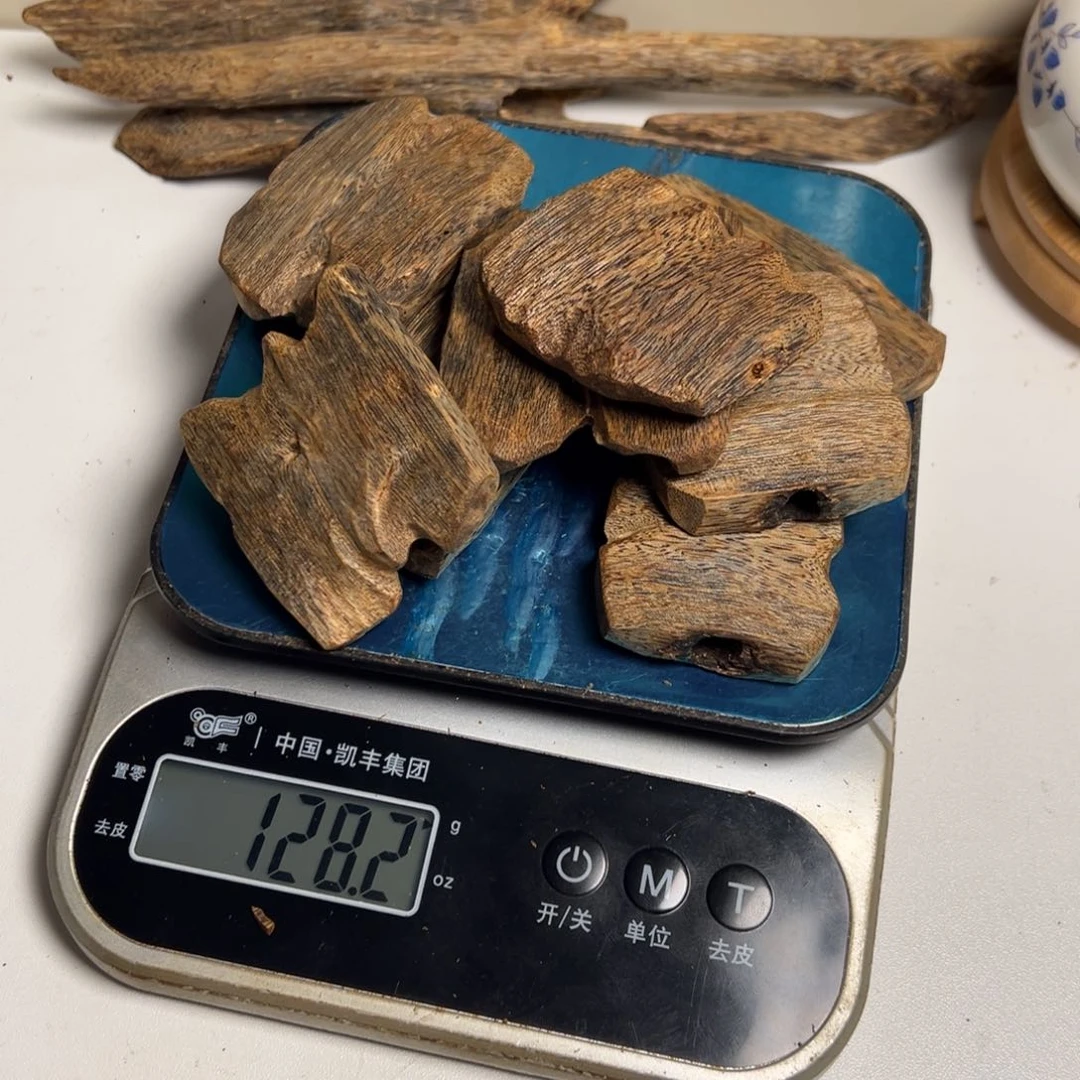 沉香沉香碎屑满***耶海南天然陆河树心老块料128g
