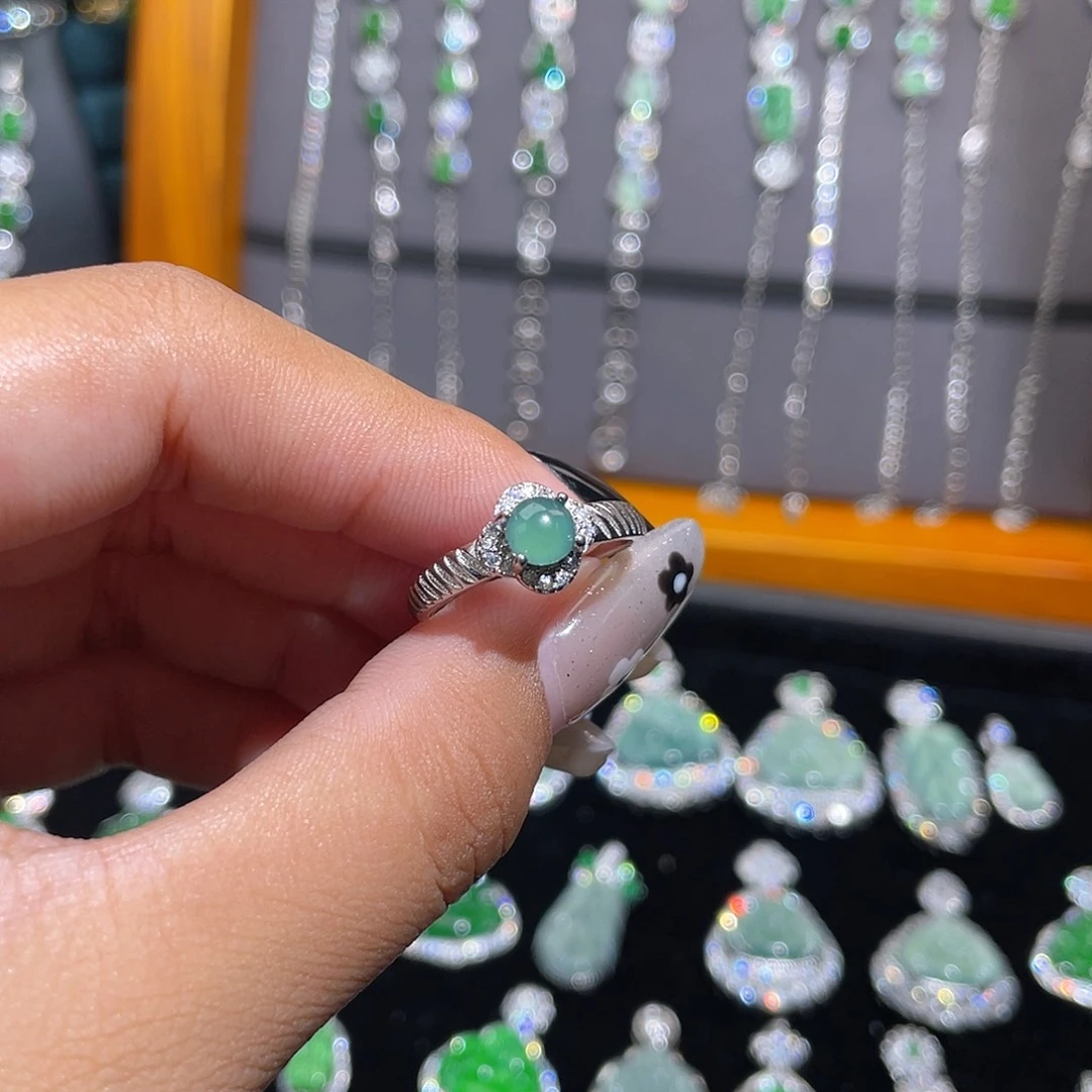 未镶嵌戒指翡翠戒指