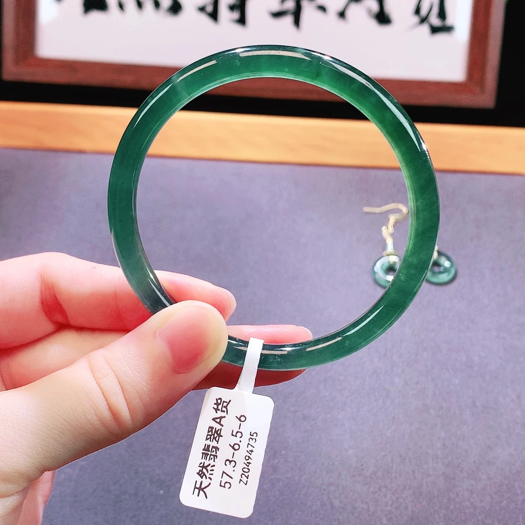 翡翠手镯未镶嵌天然翡翠