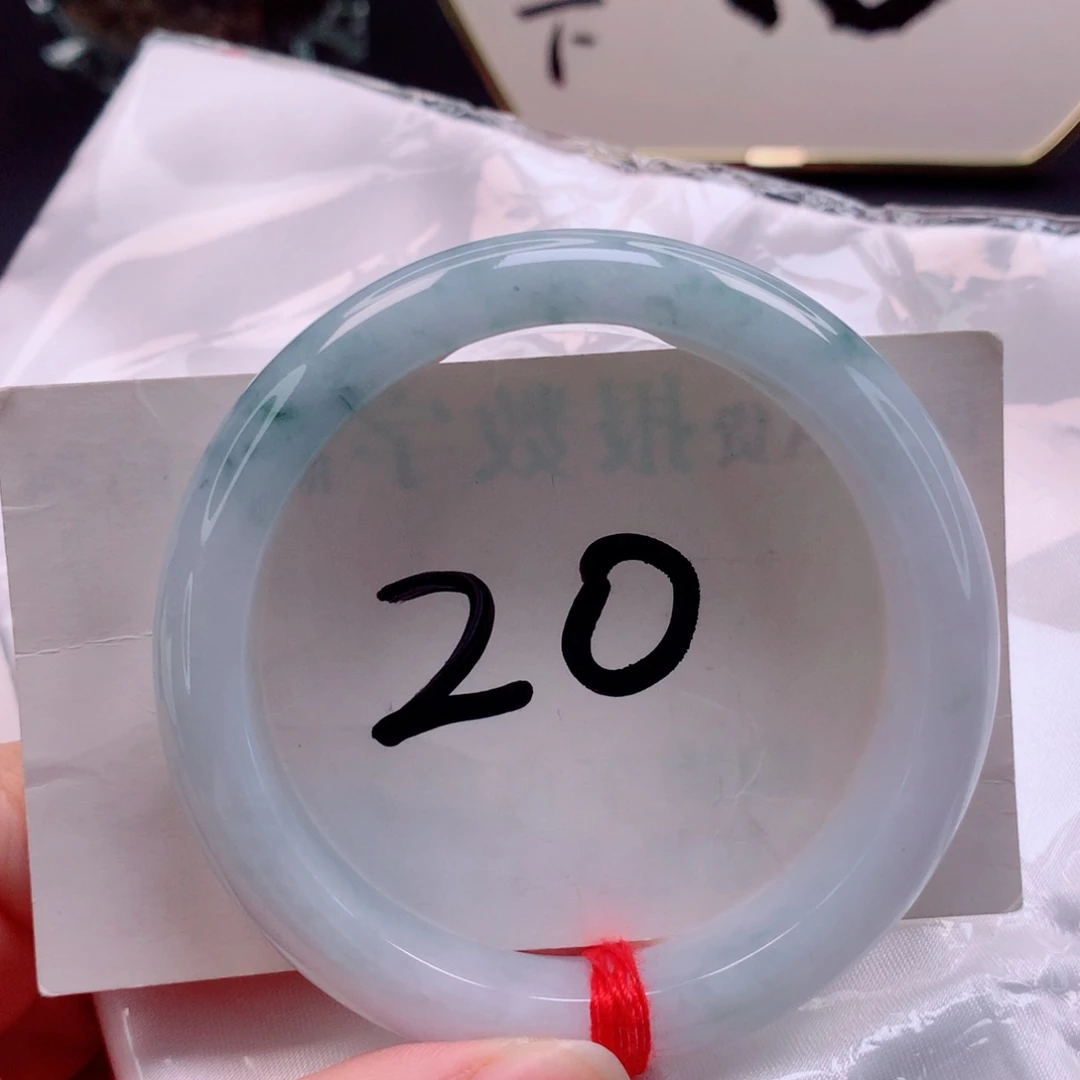 翡翠手镯未镶嵌正圈