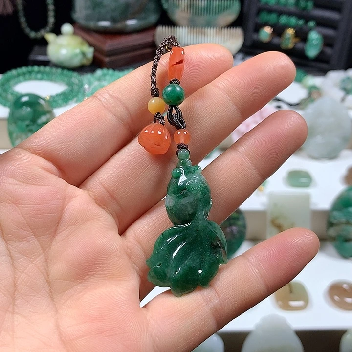 未镶嵌独山玉颈饰