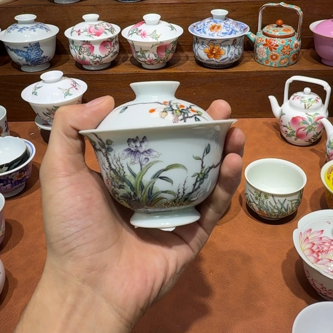 釉上粉彩鸢尾花盖碗